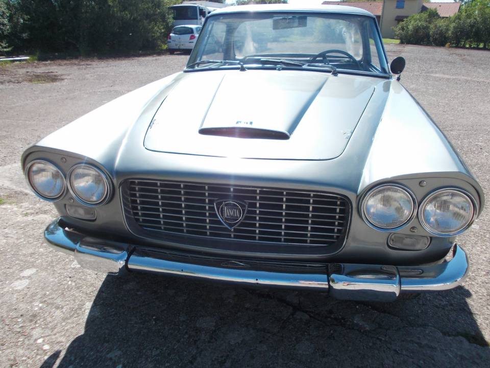 Image 6/8 of Lancia Flaminia GT Touring (1963)