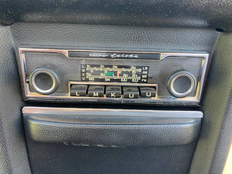 Image 26/49 de Mercedes-Benz 230&#x2F;4 (1974)