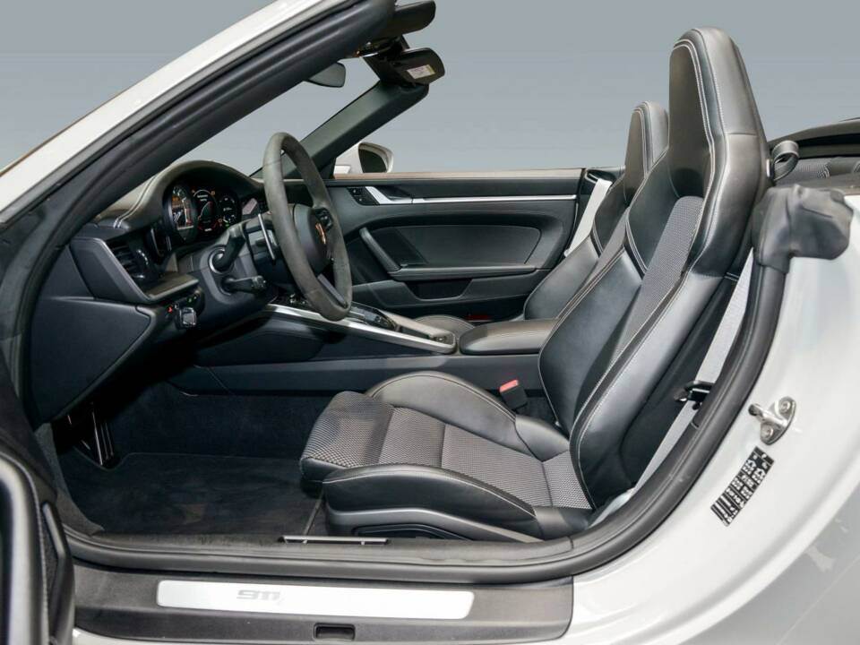 Image 4/8 of Porsche 911 Turbo S (2020)