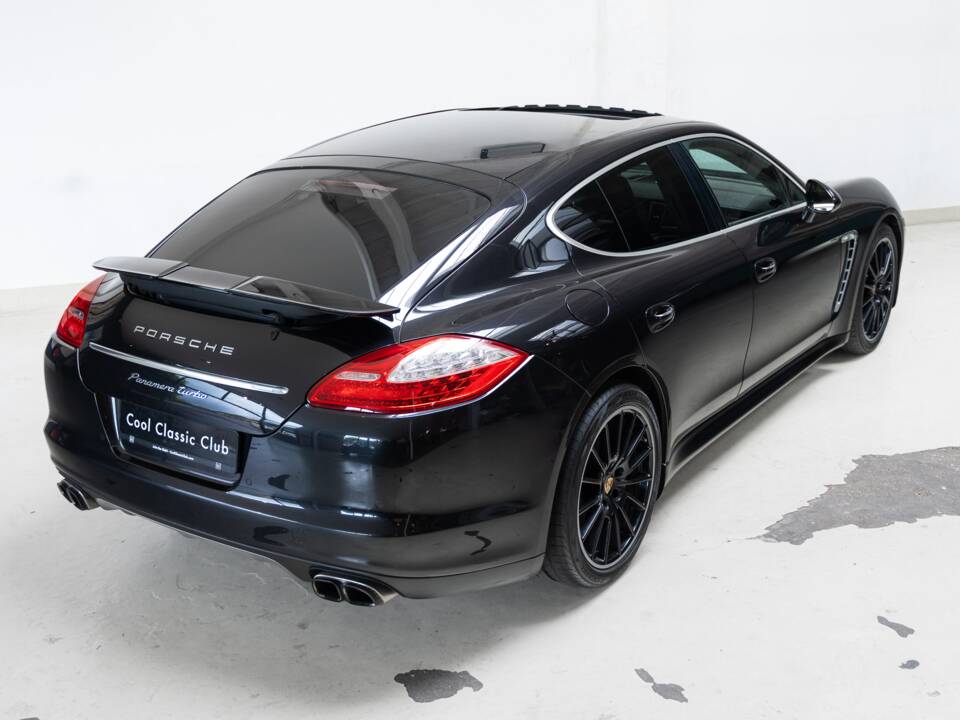 Image 6/31 of Porsche Panamera Turbo (2010)