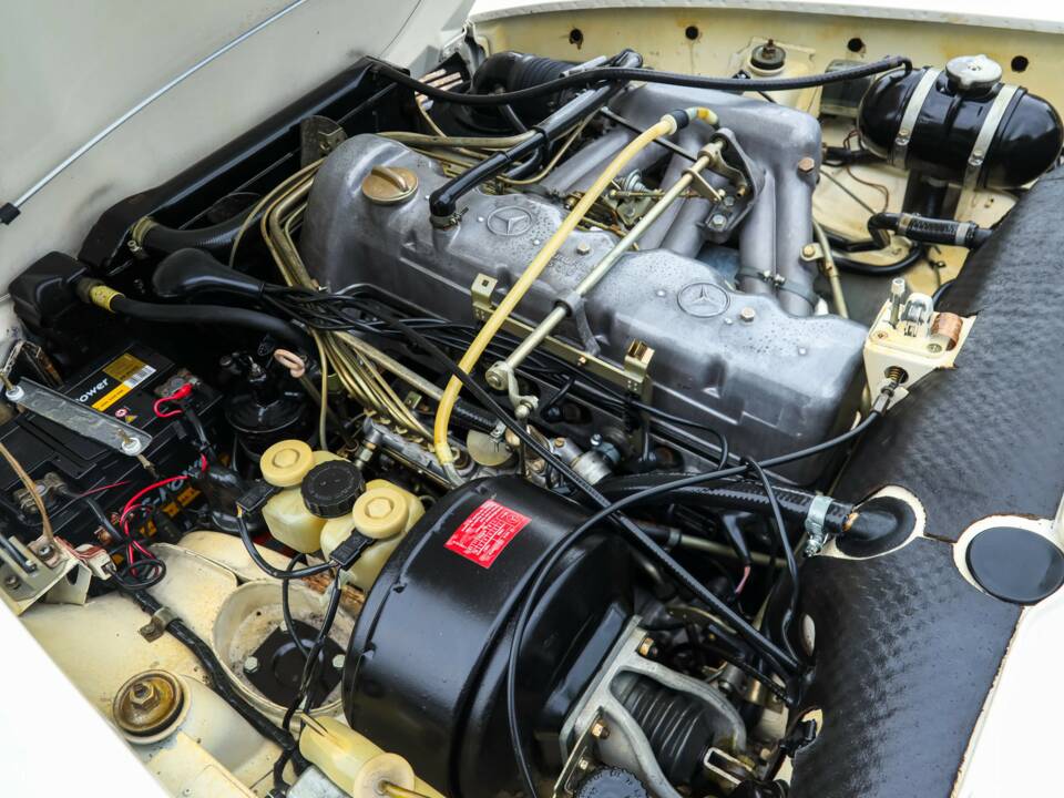 Image 34/50 de Mercedes-Benz 280 SL (1971)