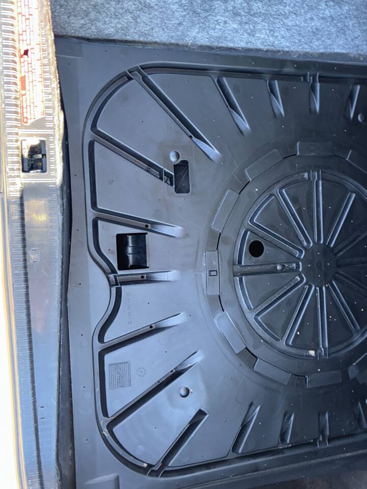 Immagine 21/33 di Mercedes-Benz 230 E (1992)