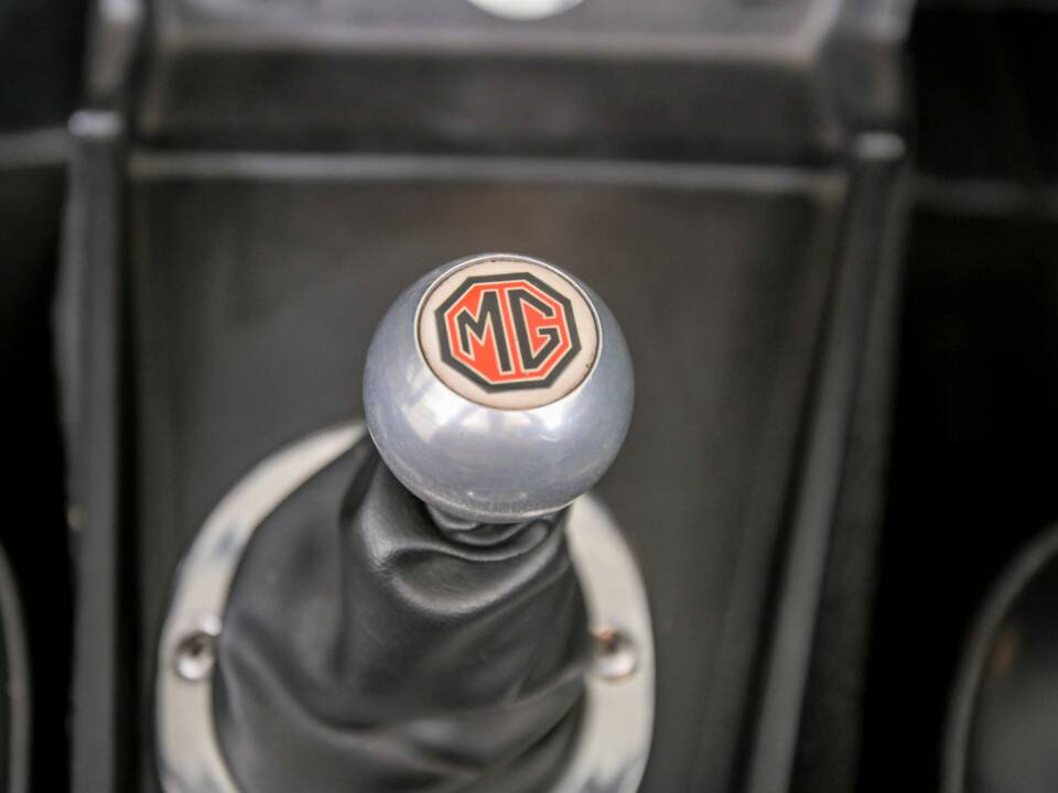 Bild 27/50 von MG MGB (1974)
