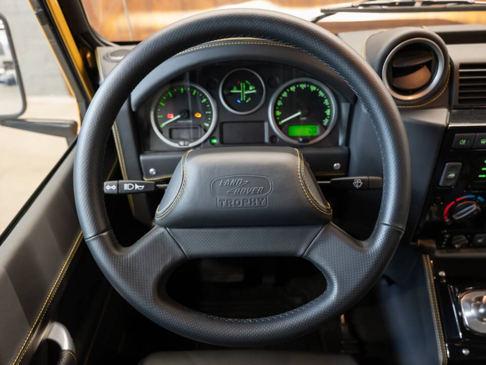 Image 20/47 of Land Rover Defender 90 Works V8 (2013)