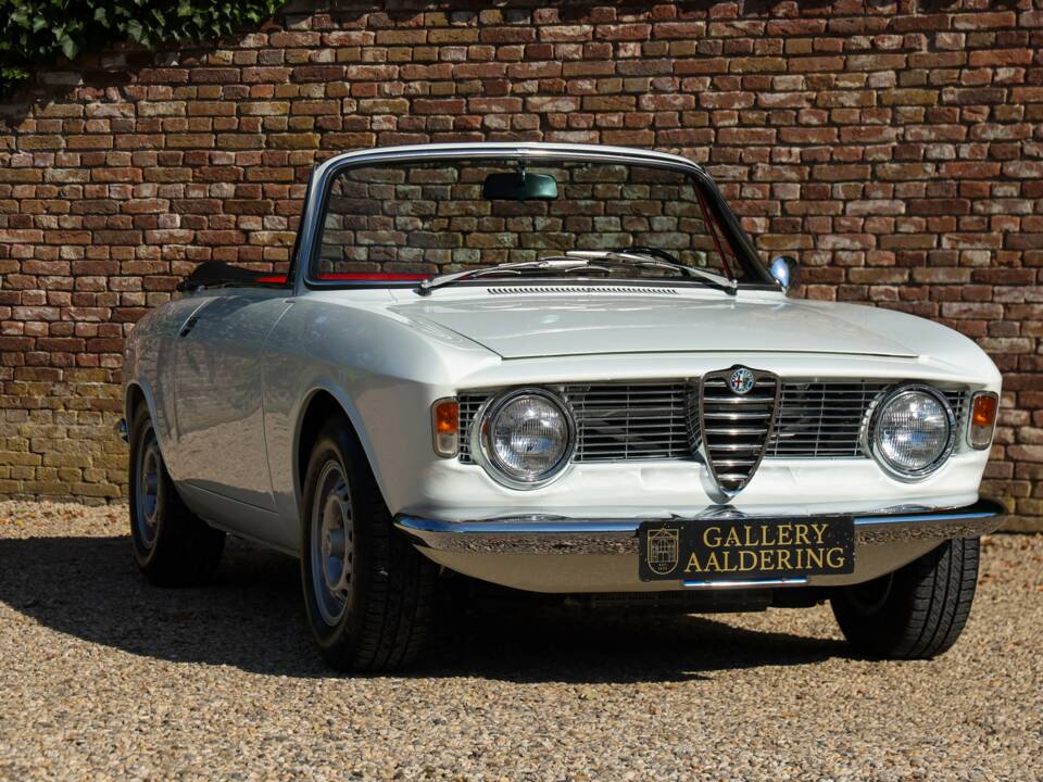 Image 11/50 of Alfa Romeo Giulia 1600 GTC (1966)
