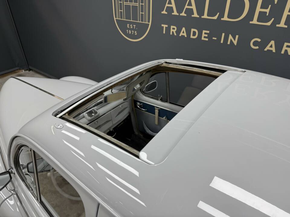 Bild 26/50 von Peugeot 203 C (1960)