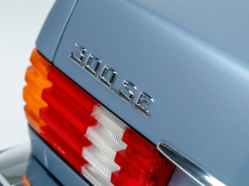 Image 5/19 of Mercedes-Benz 300 SE (1990)