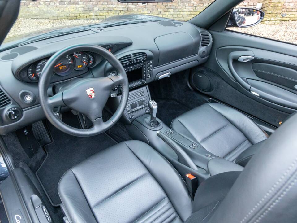 Bild 20/50 von Porsche 911 Carrera 4S (2003)