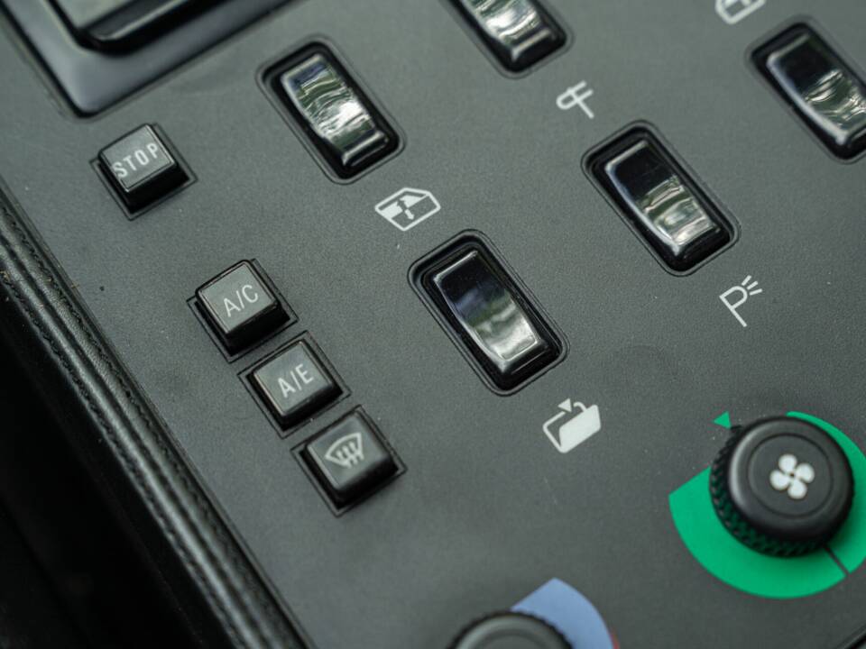 Image 44/50 of Ferrari Mondial 3.2 (1987)