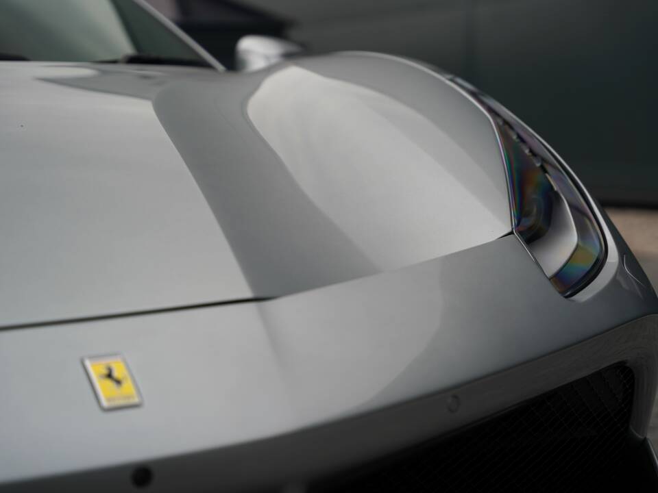 Image 26/50 de Ferrari 488 GTB (2019)