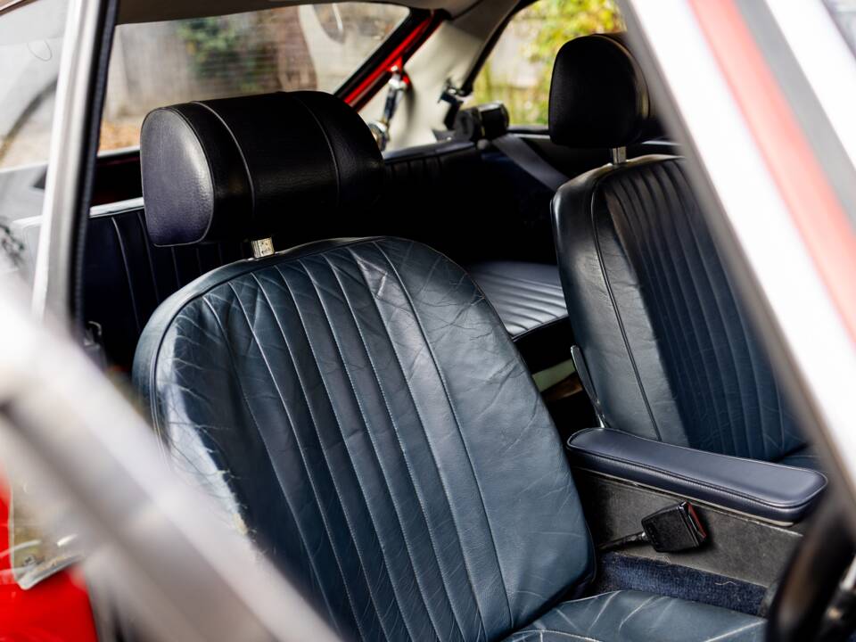Image 26/39 de MG MGB GT (1972)