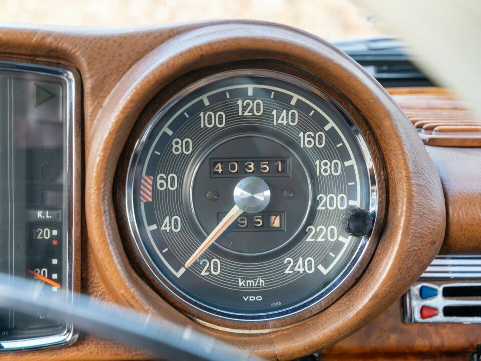 Bild 33/50 von Mercedes-Benz 280 SE 3,5 (1970)