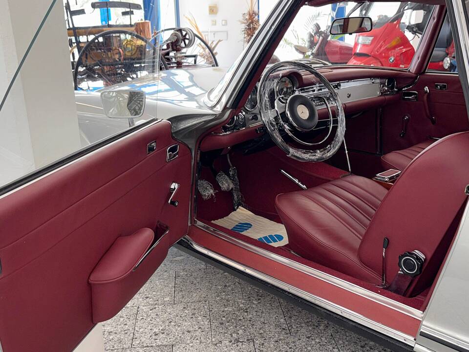 Image 8/24 of Mercedes-Benz 280 SL (1968)