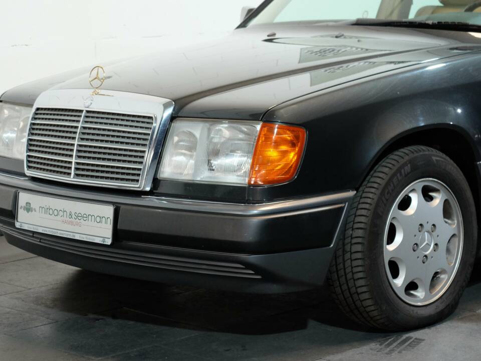 Image 16/32 de Mercedes-Benz 400 E (1991)