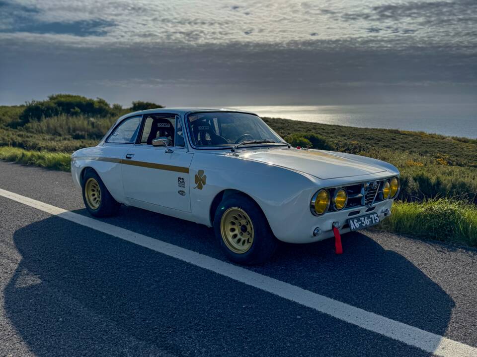 Image 38/99 of Alfa Romeo Giulia 1750 GT Am (1971)