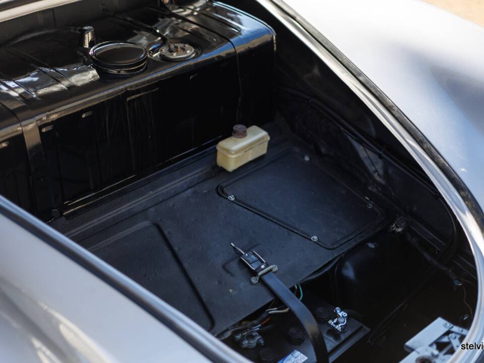 Image 39/48 of Porsche 356 B 1600 Super 90 (1960)