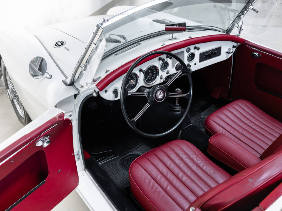 Image 6/28 of MG MGA 1600 (1960)