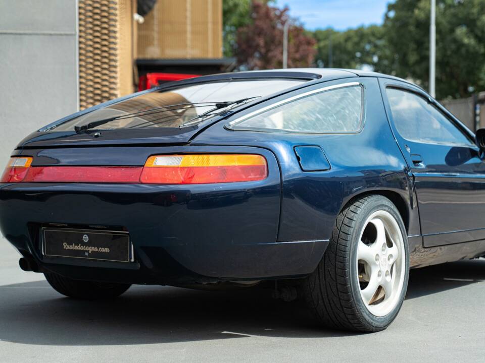 Image 15/34 of Porsche 928 (1981)