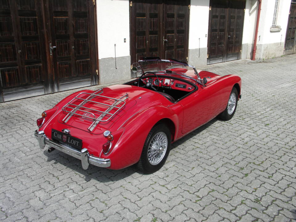 Image 3/31 of MG MGA 1600 (1959)