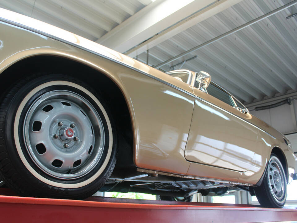 Image 10/50 of Volvo 1800 E (1972)