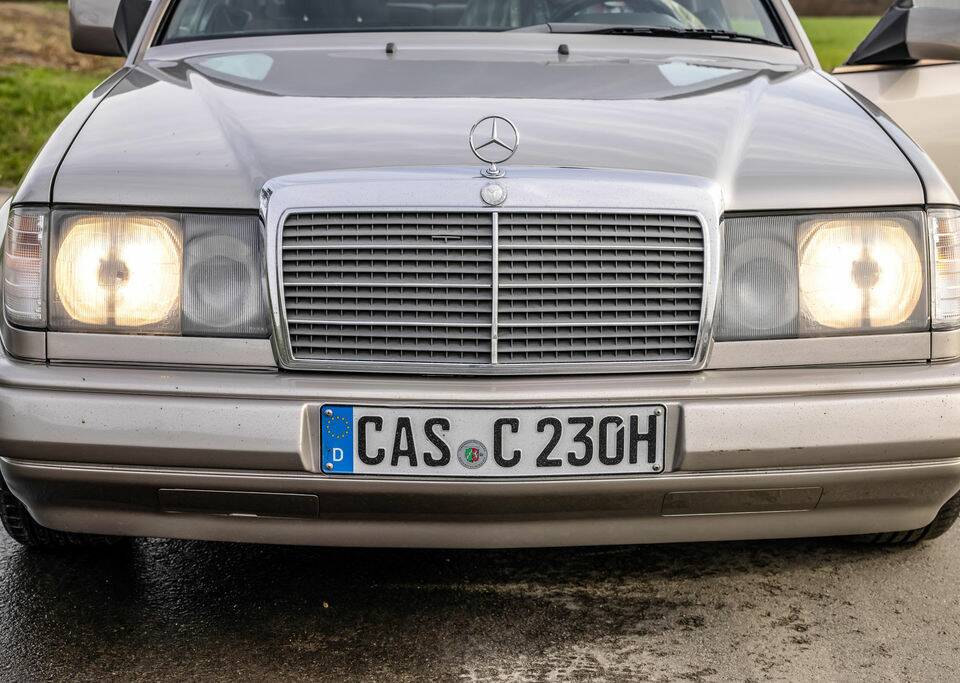 Bild 5/8 von Mercedes-Benz 230 CE (1988)