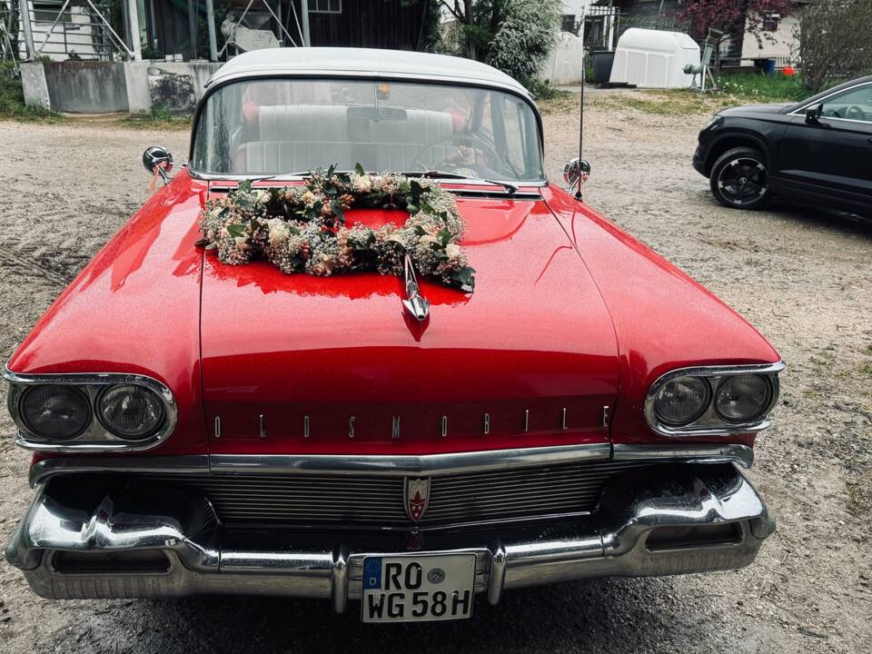 Image 1/4 of Oldsmobile Super 88 Convertible (1958)