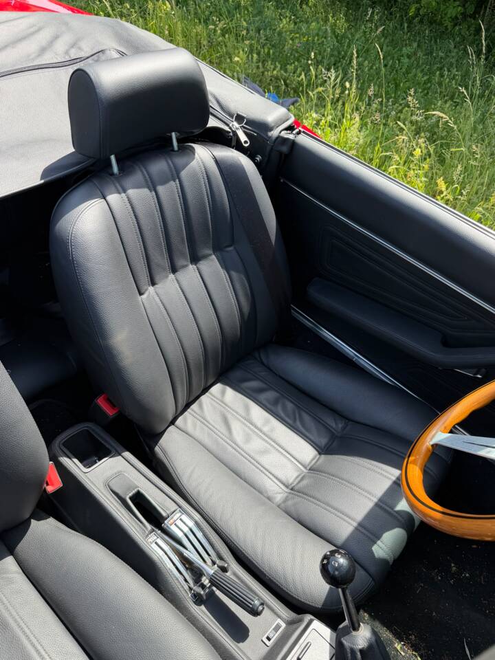 Image 15/51 of FIAT 124 Spider CS2 (1982)