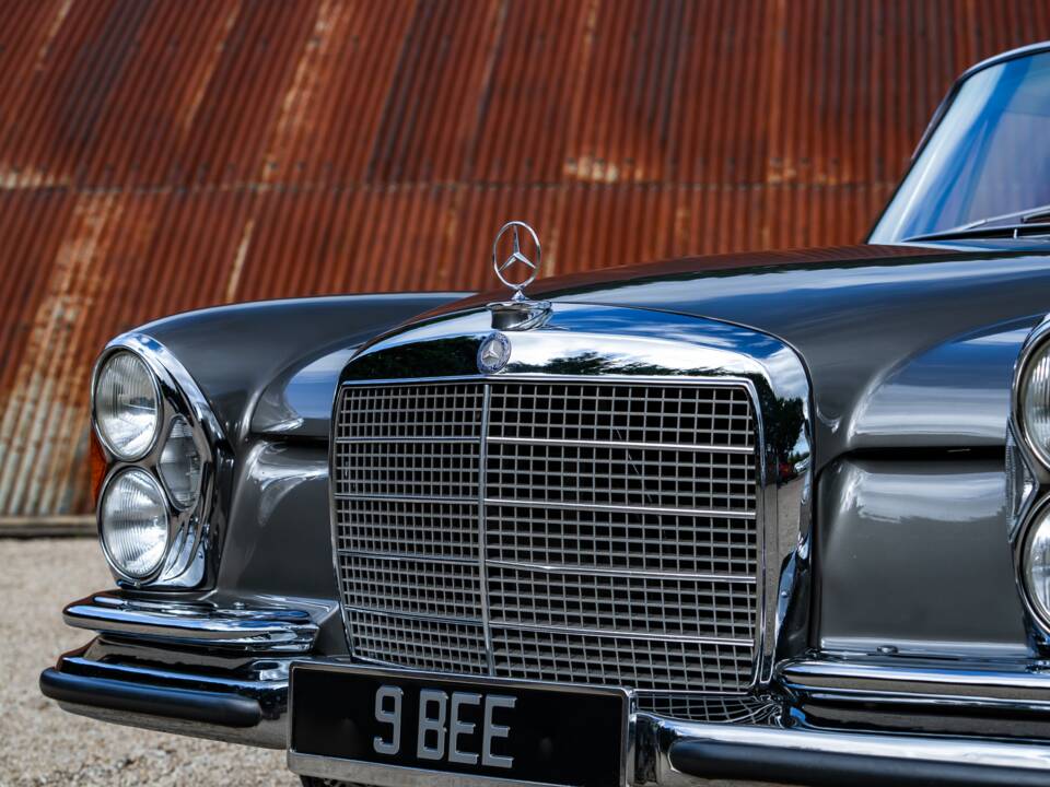 Image 17/37 of Mercedes-Benz 280 SE 3,5 (1970)