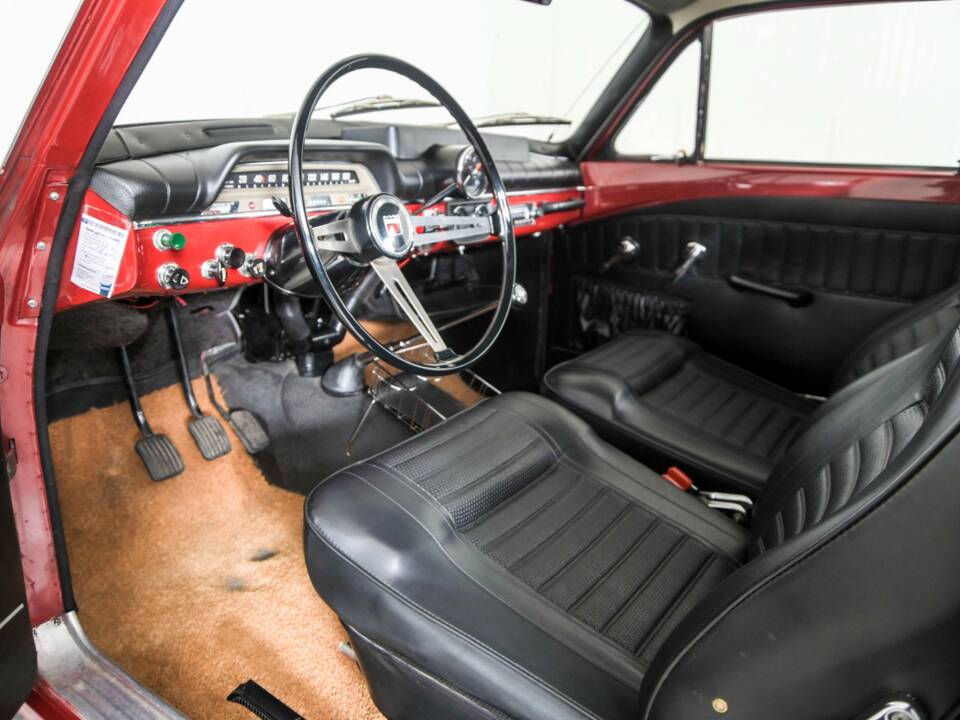 Image 11/50 of Volvo P 123 GT (1968)
