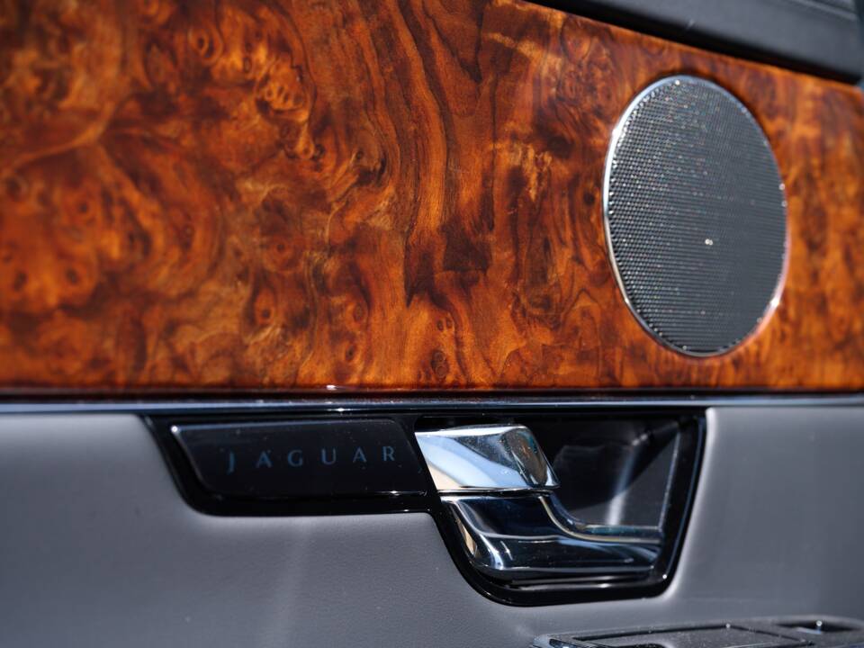 Bild 49/50 von Jaguar XJ 5.0 (2012)