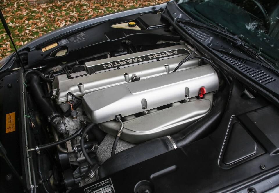 Image 26/34 of Aston Martin DB 7 (1999)