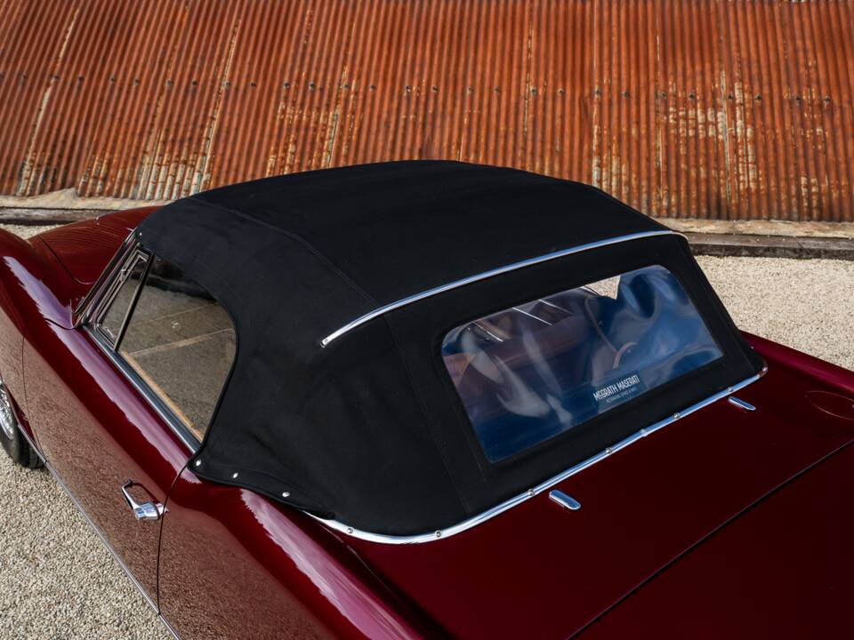 Image 14/51 of Maserati 3500 GTI Spyder Vignale (1963)