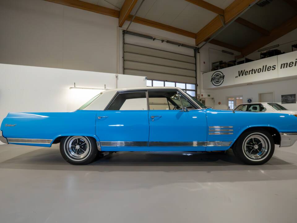 Image 6/22 of Buick Wildcat Sport Coupe (1964)