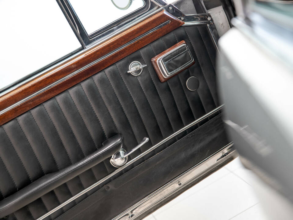 Image 27/40 of Maserati Mexico 4200 (1967)