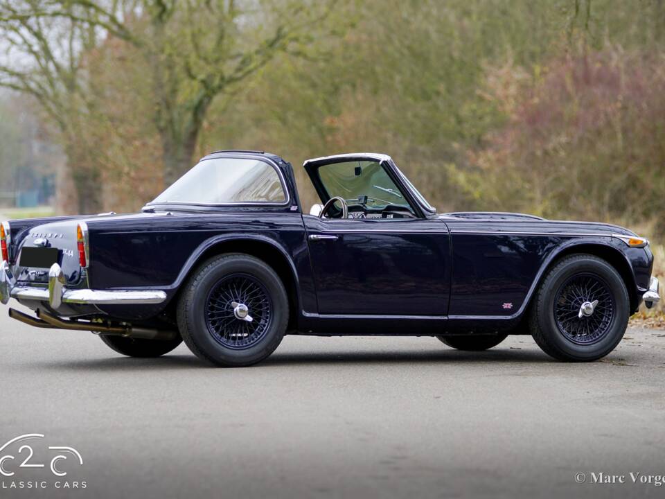 Image 23/45 of Triumph TR 4A (1966)