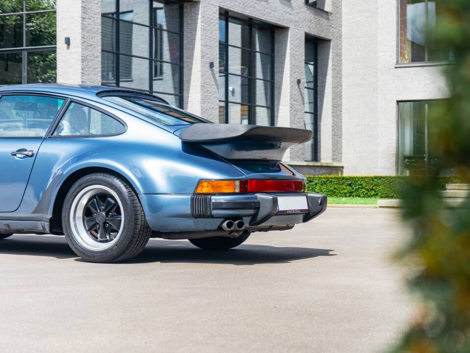 Image 7/33 de Porsche 911 Turbo 3.3 (1988)