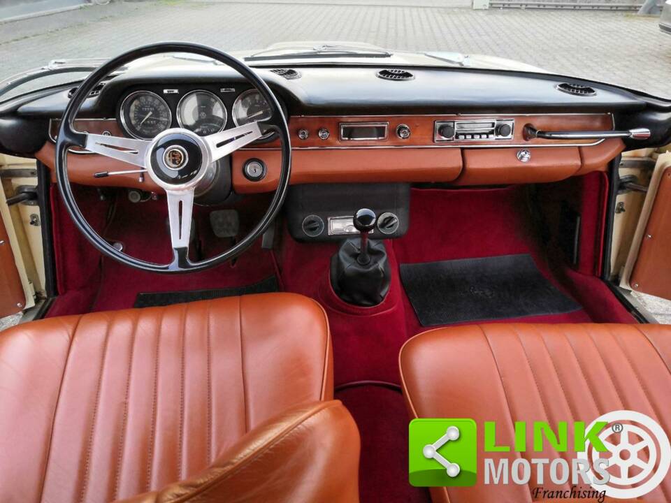 Immagine 5/10 di Alfa Romeo 2600 Sprint (1966)