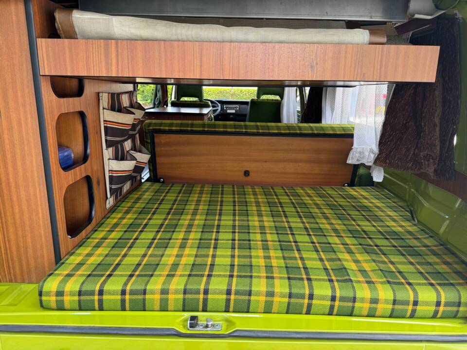Image 26/100 of Volkswagen T2b Westfalia (1979)