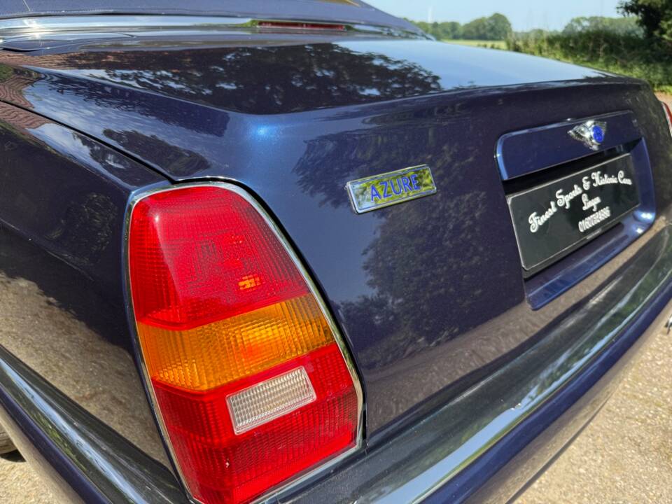 Image 27/32 of Bentley Azure (2003)