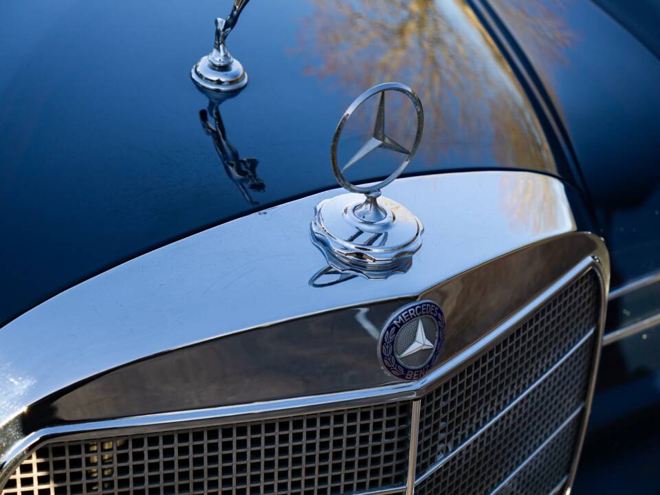 Image 17/29 de Mercedes-Benz 220 SE b (1966)