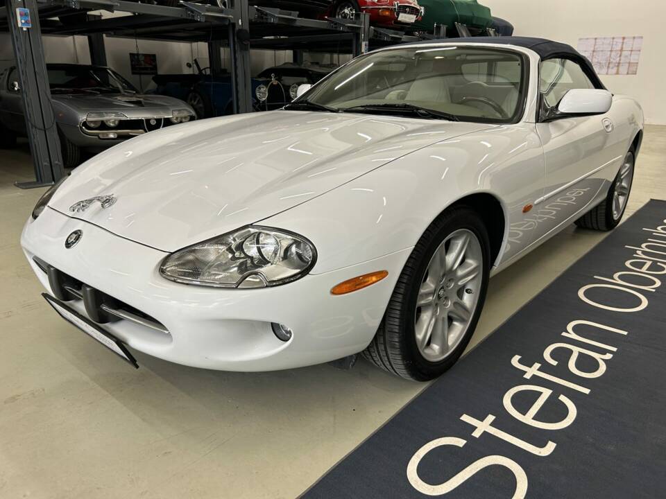 Immagine 19/28 di Jaguar XK8 4.0 (1997)