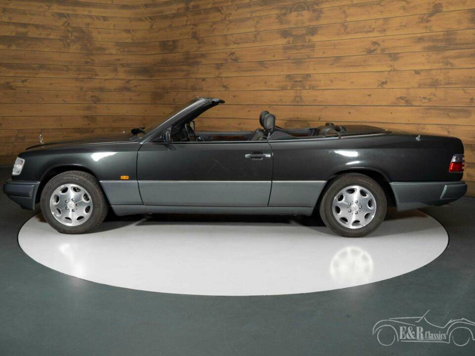 Bild 17/19 von Mercedes-Benz E 320 (1994)