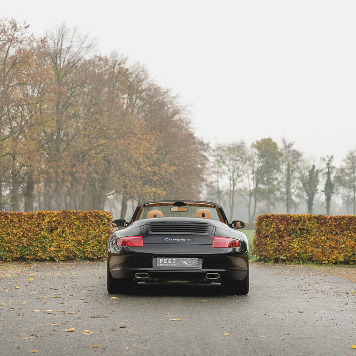 Imagen 23/96 de Porsche 911 Carrera 4 (2006)