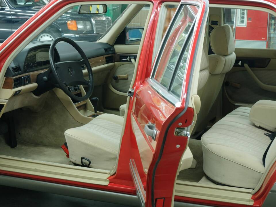Bild 41/50 von Mercedes-Benz 260 SE (1986)