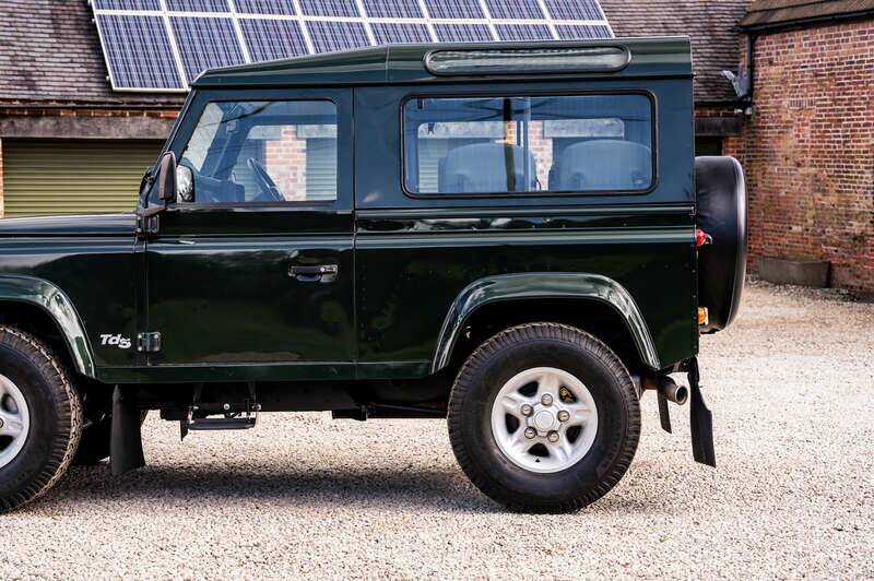 Image 26/50 de Land Rover Defender 90 Td5 (1999)