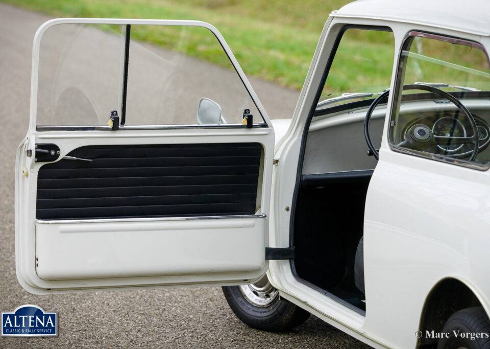Image 36/42 of Morris Mini 1000 &quot;de Luxe&quot; (1969)