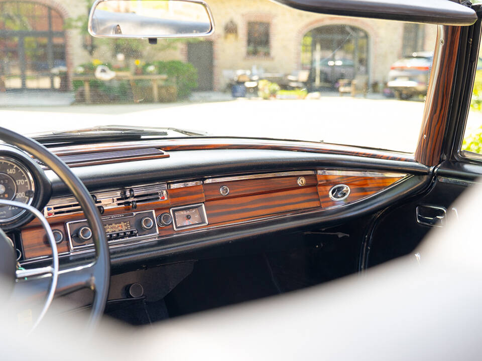 Bild 33/56 von Mercedes-Benz 280 SE (1968)