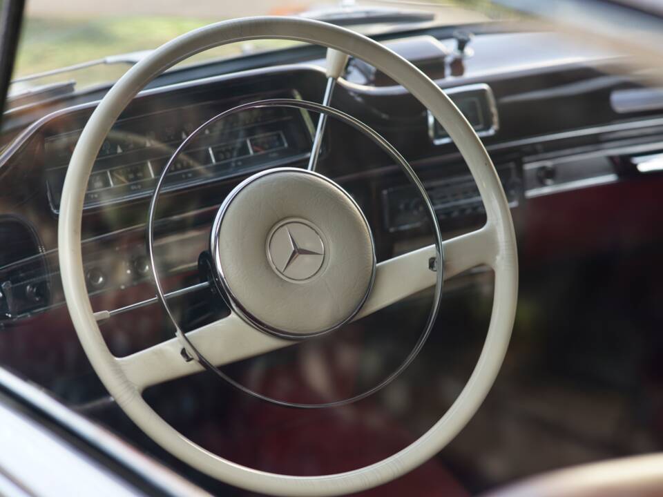 Immagine 5/35 di Mercedes-Benz 220 SE (1960)