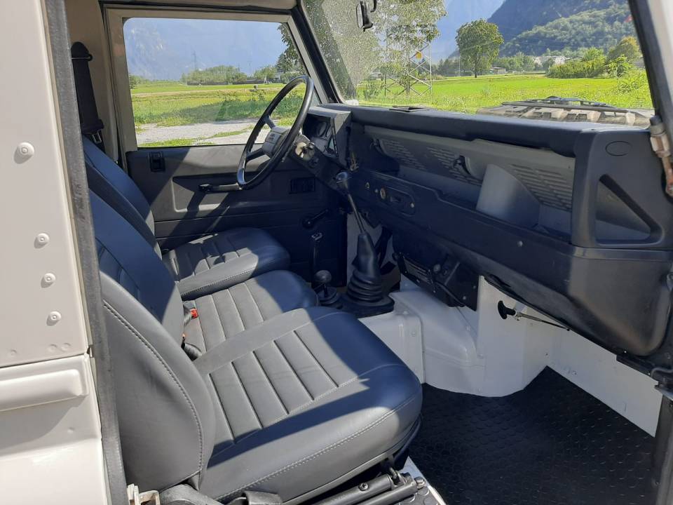 Bild 9/26 von Land Rover Defender 110 (1991)