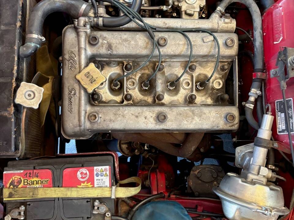 Image 5/10 of Alfa Romeo Giulia GT 1300 Junior (1970)